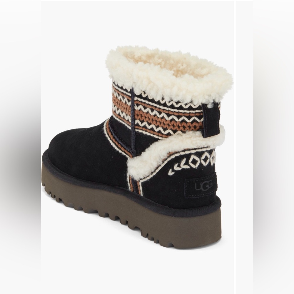 ▪️NIB UGG Classic Mini Atherson Women's Boots in Black - Picture 8 of 8